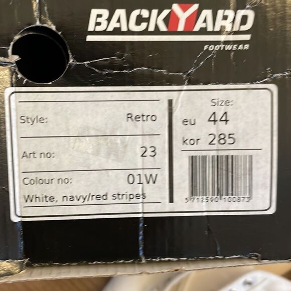 BACKYARD FOOTWEAR WHITE WITH GREY AND RED/NAVY STRIPES. NEW IN BOX - Picture 6 of 6